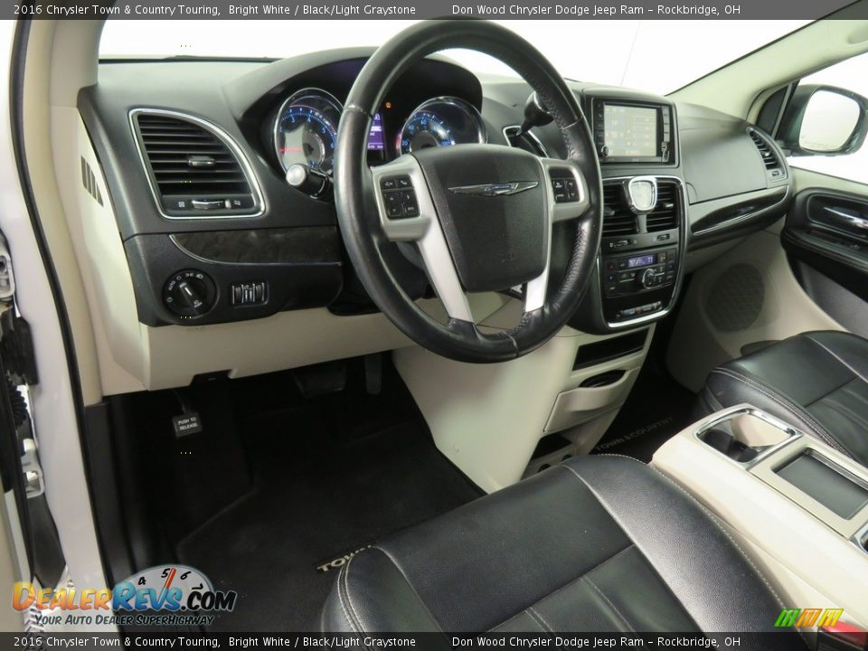 2016 Chrysler Town & Country Touring Bright White / Black/Light Graystone Photo #31