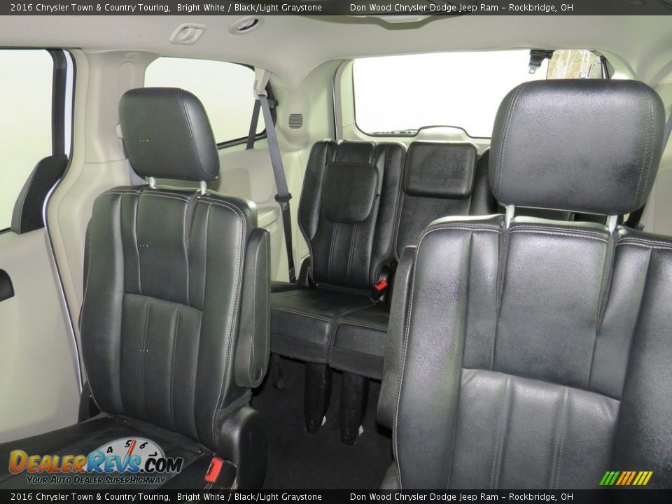 2016 Chrysler Town & Country Touring Bright White / Black/Light Graystone Photo #32