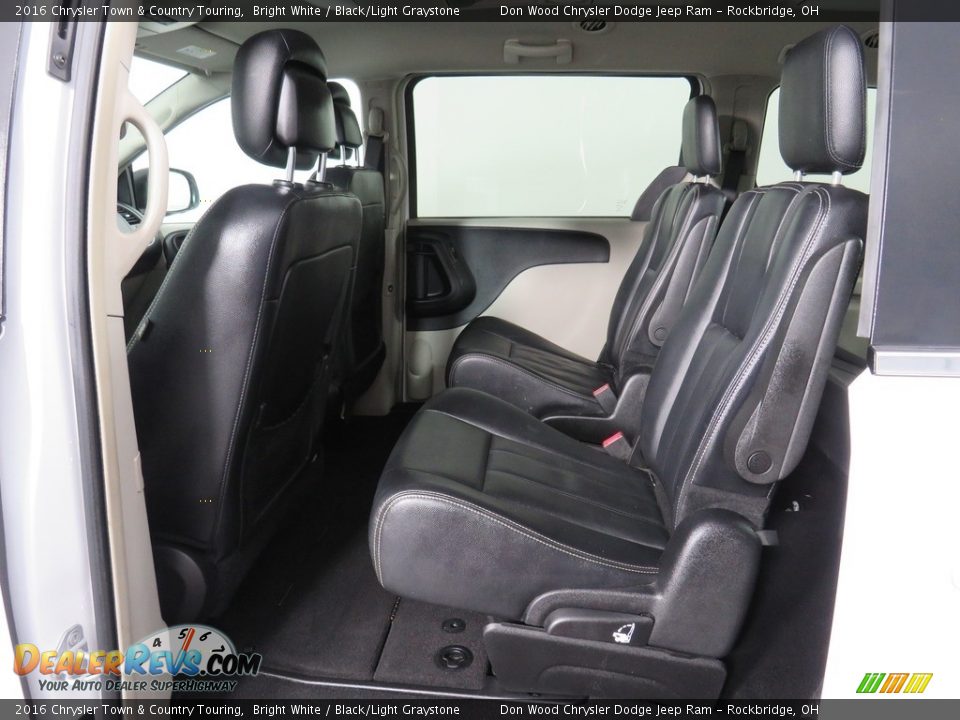 2016 Chrysler Town & Country Touring Bright White / Black/Light Graystone Photo #33