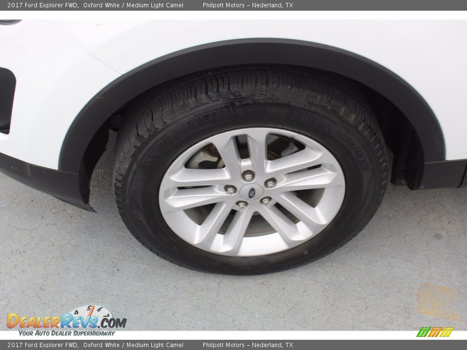 2017 Ford Explorer FWD Oxford White / Medium Light Camel Photo #5