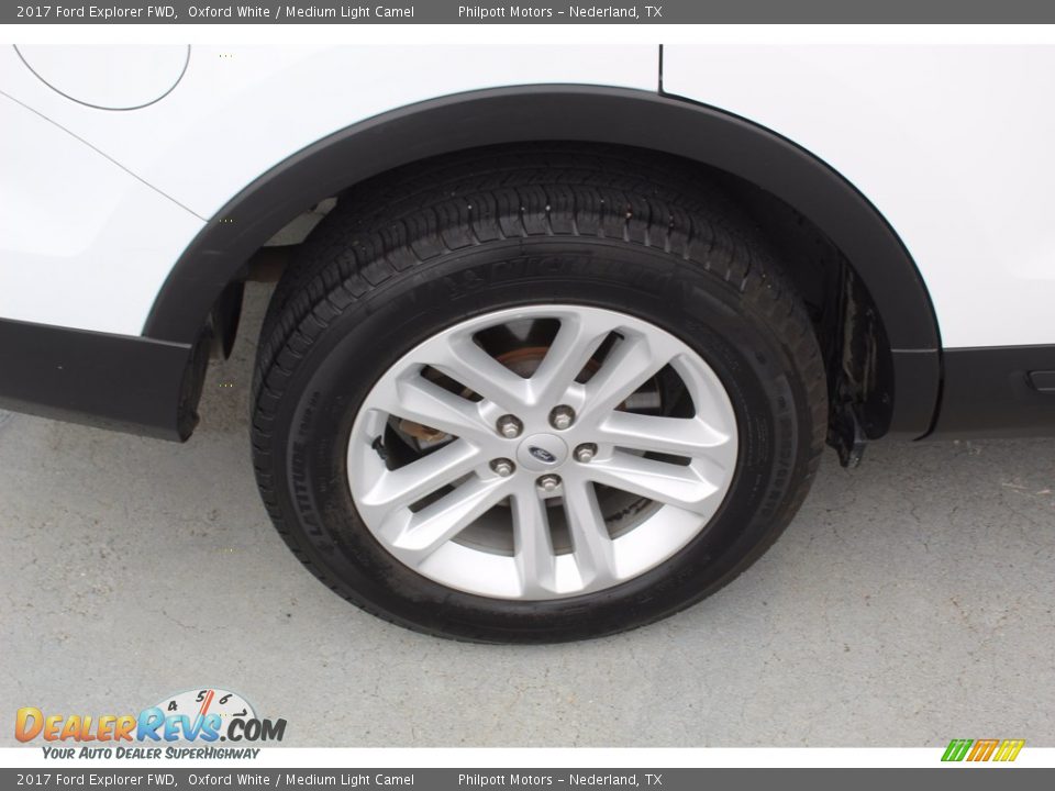 2017 Ford Explorer FWD Oxford White / Medium Light Camel Photo #10