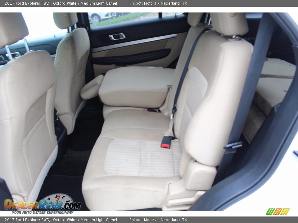 2017 Ford Explorer FWD Oxford White / Medium Light Camel Photo #24