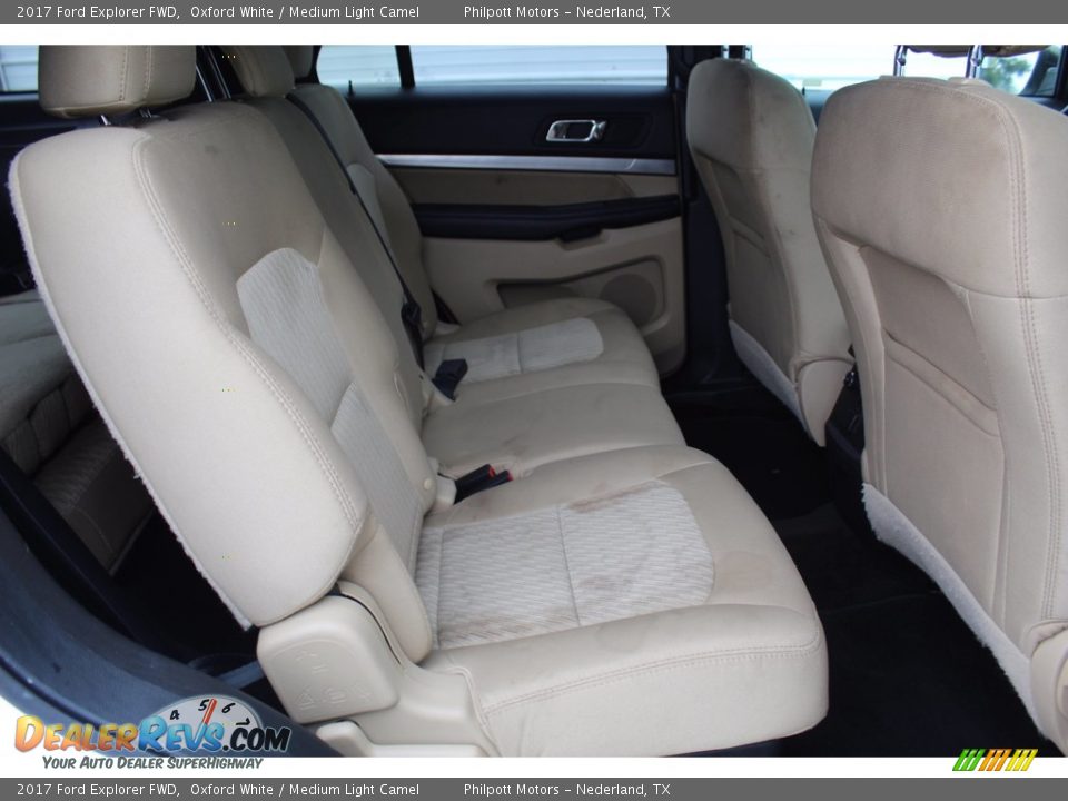2017 Ford Explorer FWD Oxford White / Medium Light Camel Photo #29
