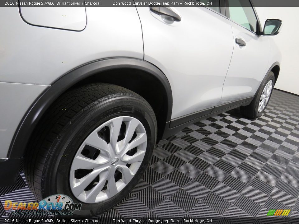 2016 Nissan Rogue S AWD Brilliant Silver / Charcoal Photo #16