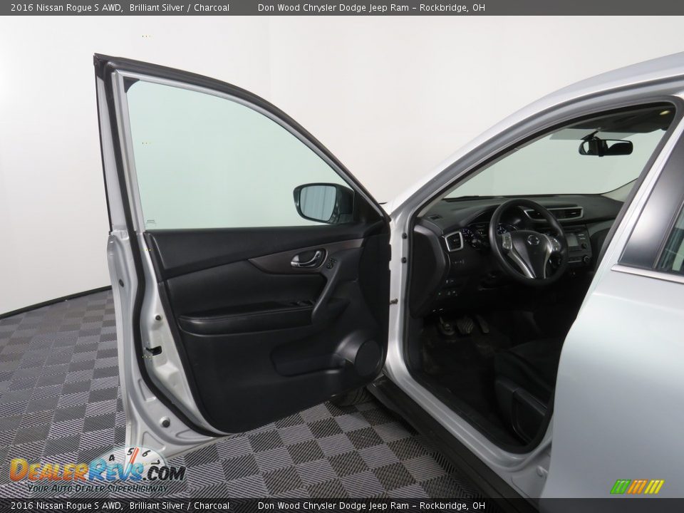 2016 Nissan Rogue S AWD Brilliant Silver / Charcoal Photo #18