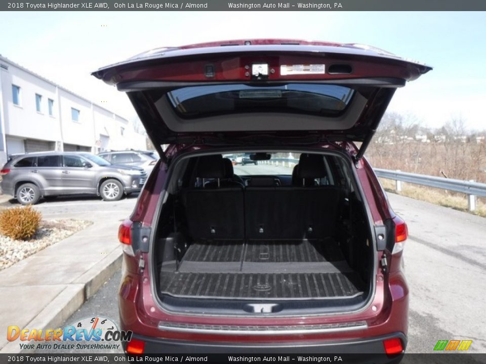 2018 Toyota Highlander XLE AWD Ooh La La Rouge Mica / Almond Photo #28