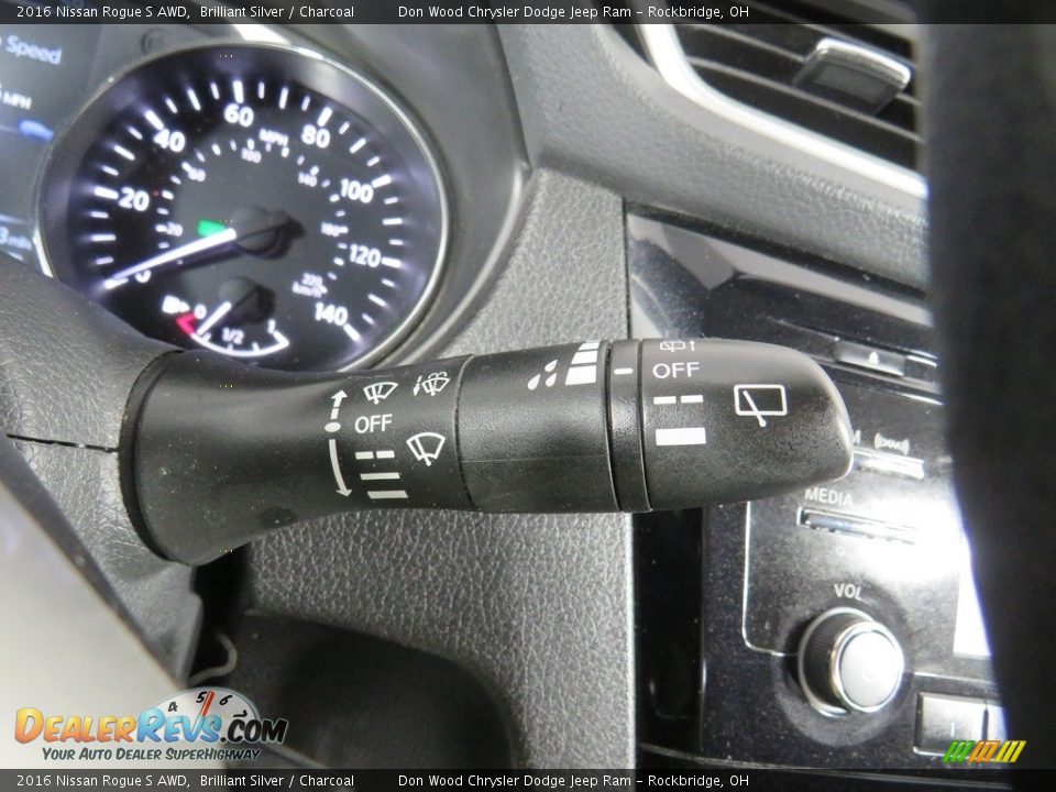 2016 Nissan Rogue S AWD Brilliant Silver / Charcoal Photo #28
