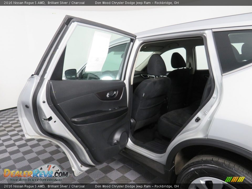 2016 Nissan Rogue S AWD Brilliant Silver / Charcoal Photo #32