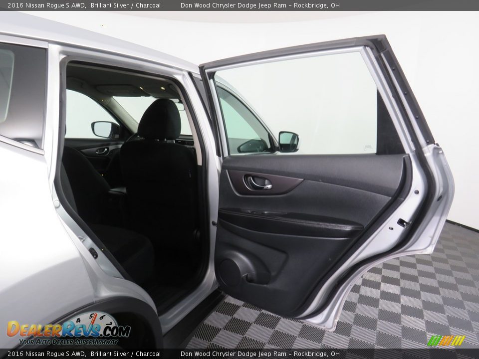 2016 Nissan Rogue S AWD Brilliant Silver / Charcoal Photo #35