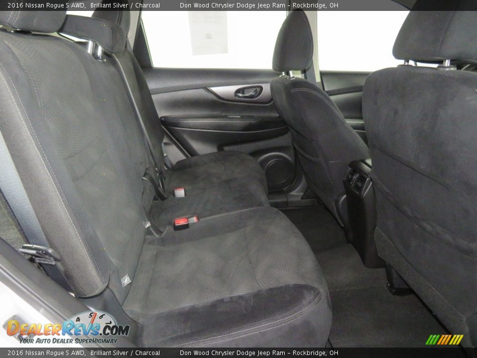 2016 Nissan Rogue S AWD Brilliant Silver / Charcoal Photo #36
