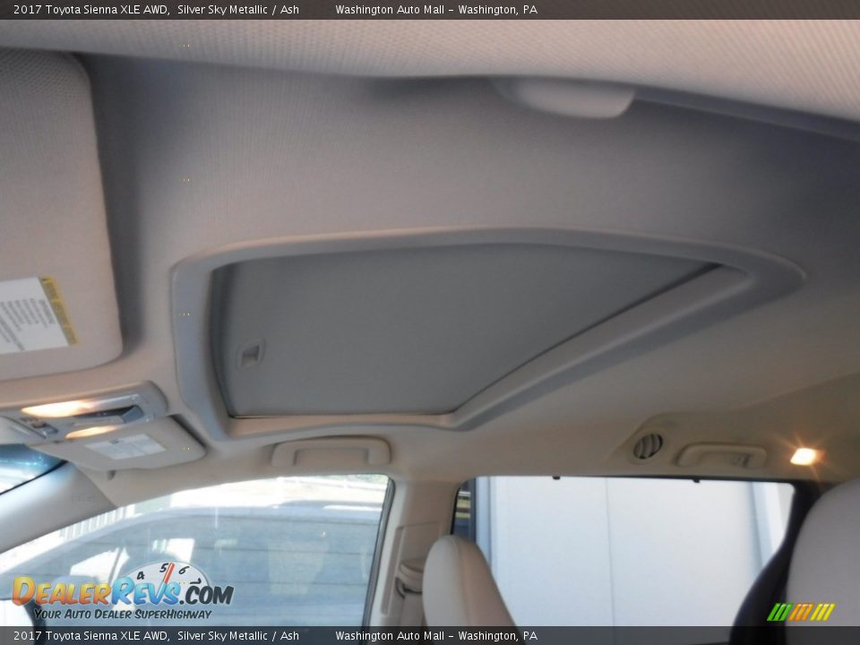 2017 Toyota Sienna XLE AWD Silver Sky Metallic / Ash Photo #18