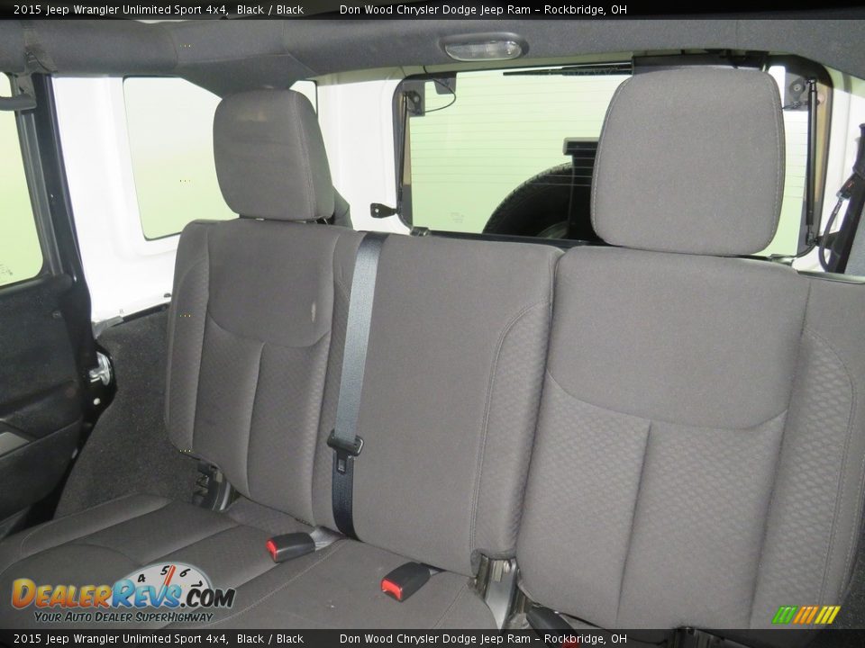 2015 Jeep Wrangler Unlimited Sport 4x4 Black / Black Photo #30