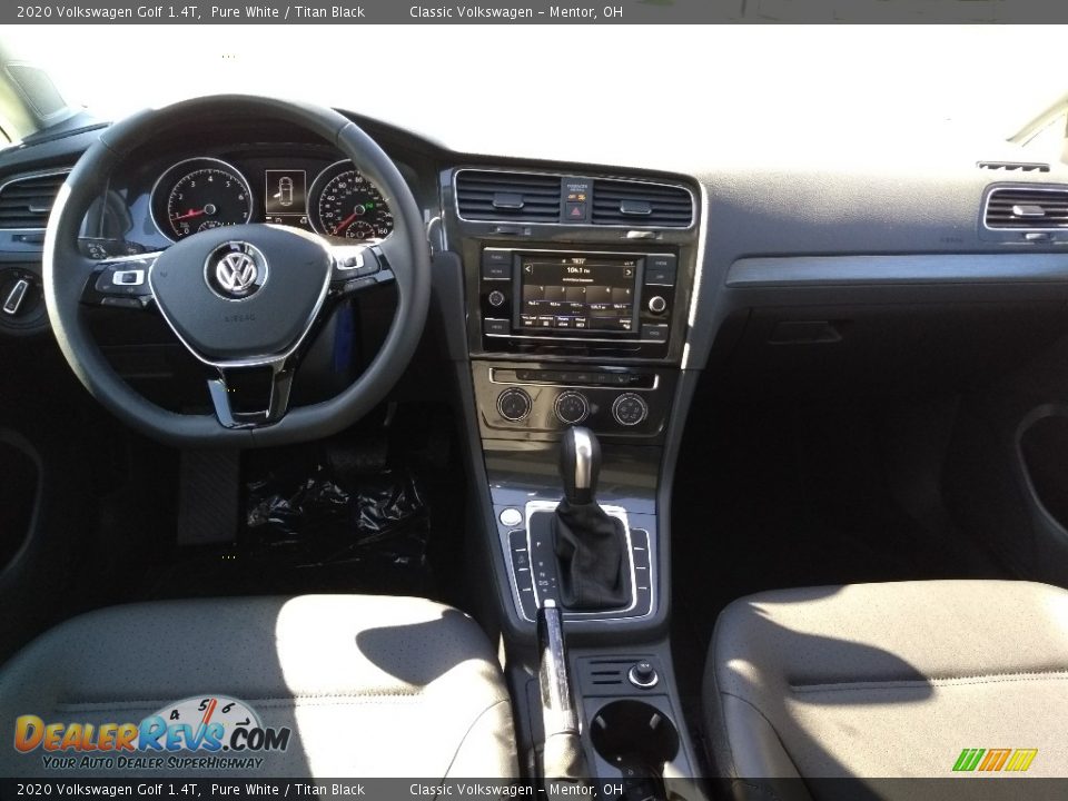 Dashboard of 2020 Volkswagen Golf 1.4T Photo #4