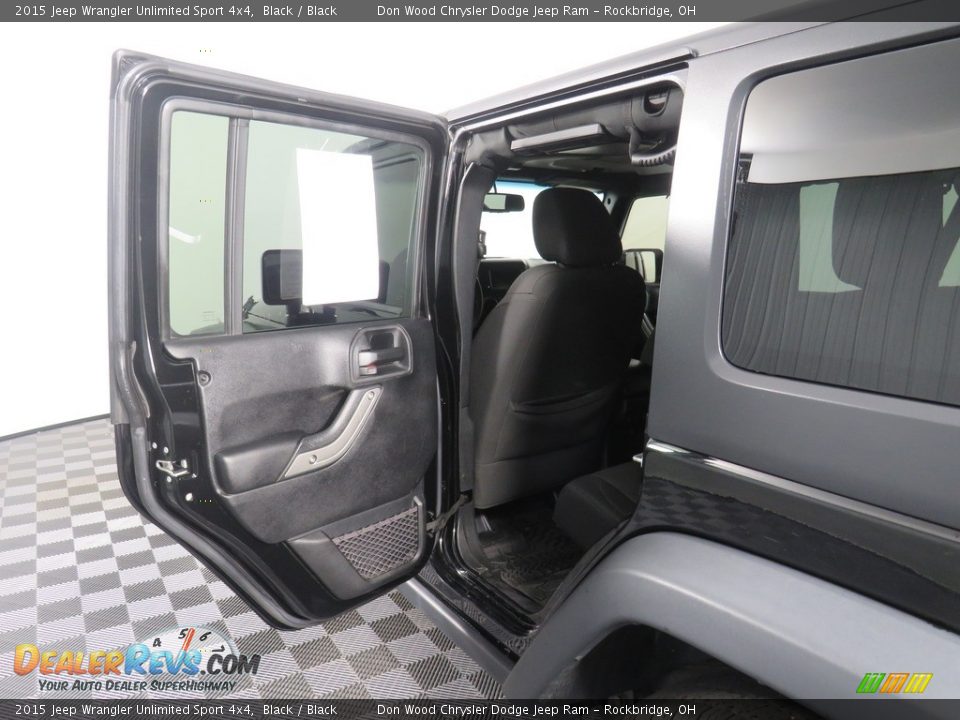 2015 Jeep Wrangler Unlimited Sport 4x4 Black / Black Photo #31