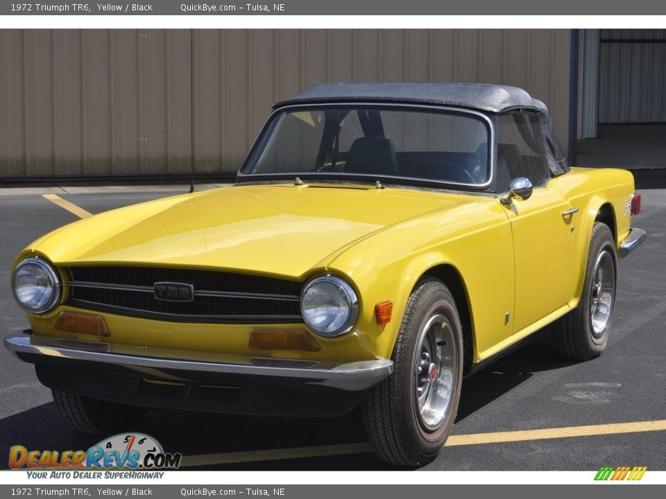 Front 3/4 View of 1972 Triumph TR6  Photo #2