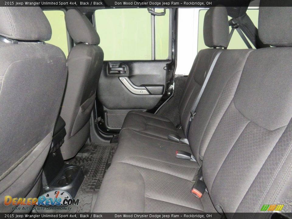 2015 Jeep Wrangler Unlimited Sport 4x4 Black / Black Photo #32
