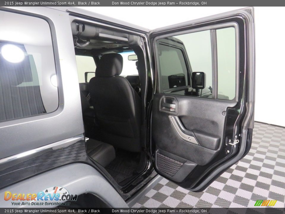 2015 Jeep Wrangler Unlimited Sport 4x4 Black / Black Photo #35
