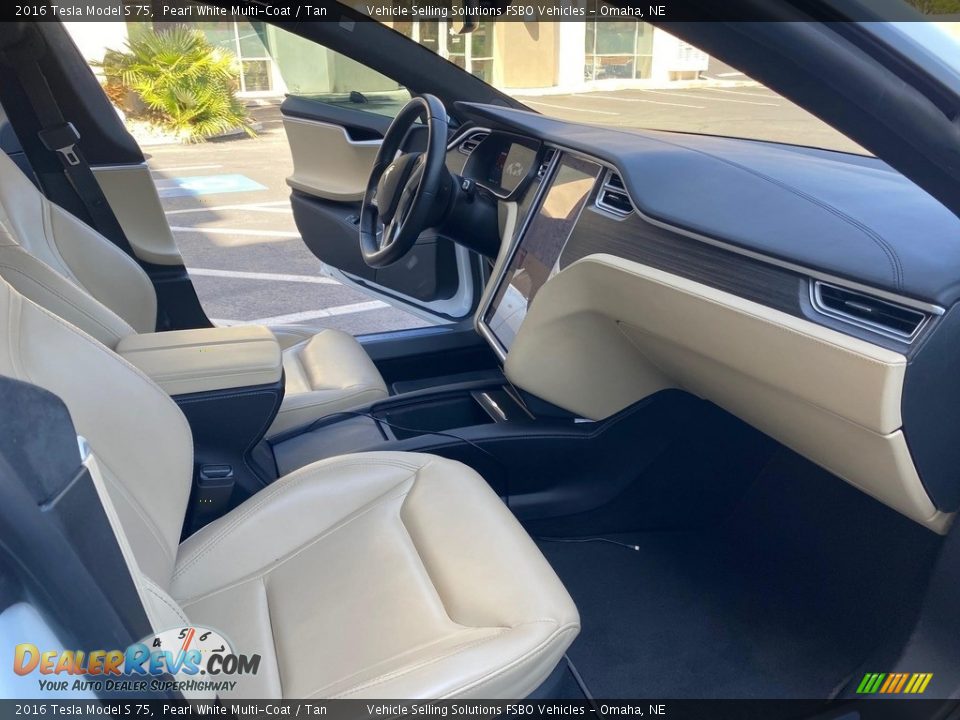 Front Seat of 2016 Tesla Model S 75 Photo #11