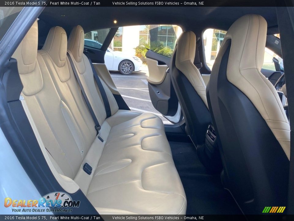 Rear Seat of 2016 Tesla Model S 75 Photo #12