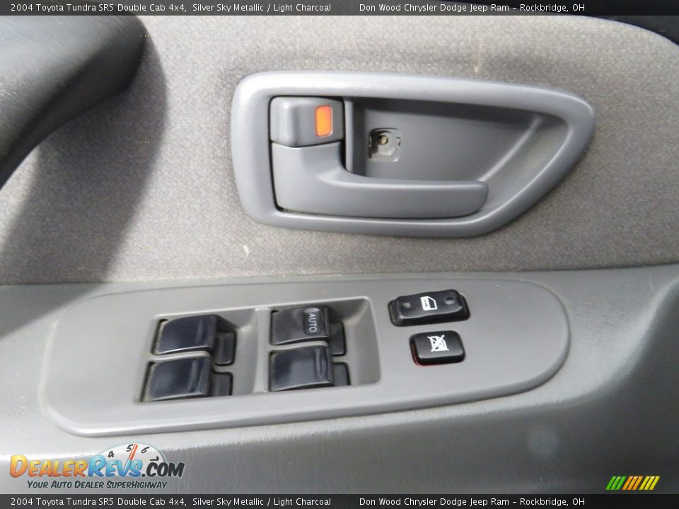 2004 Toyota Tundra SR5 Double Cab 4x4 Silver Sky Metallic / Light Charcoal Photo #18