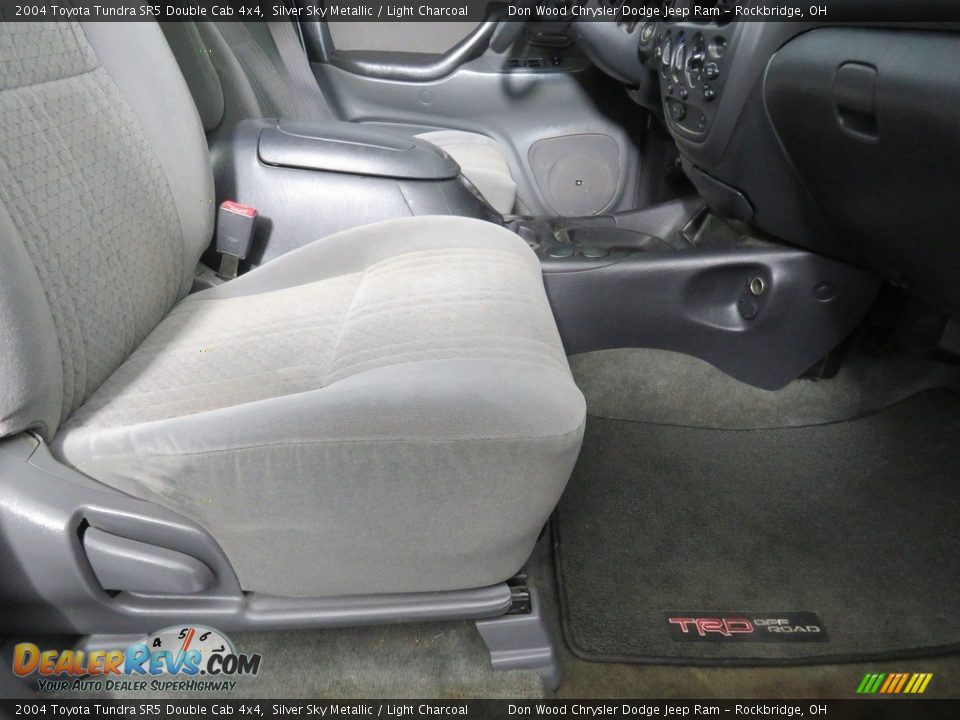 2004 Toyota Tundra SR5 Double Cab 4x4 Silver Sky Metallic / Light Charcoal Photo #28
