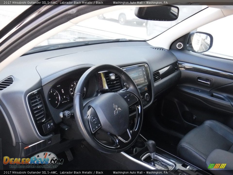 Dashboard of 2017 Mitsubishi Outlander SEL S-AWC Photo #18