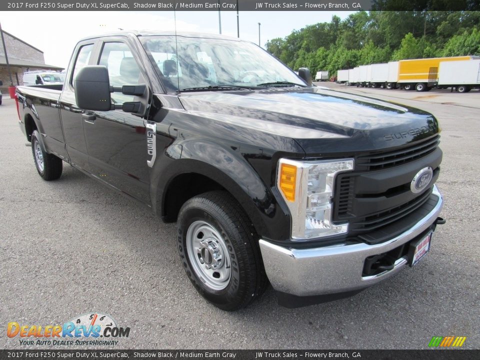 Front 3/4 View of 2017 Ford F250 Super Duty XL SuperCab Photo #7