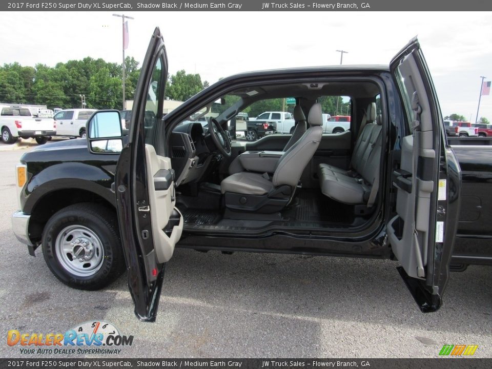 2017 Ford F250 Super Duty XL SuperCab Shadow Black / Medium Earth Gray Photo #12