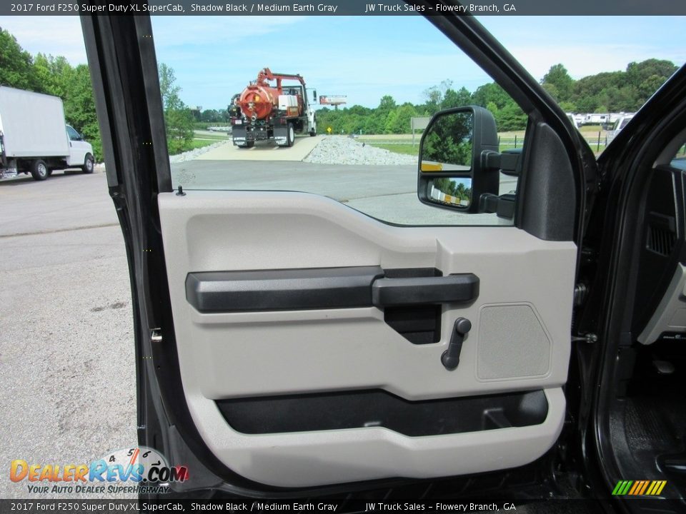Door Panel of 2017 Ford F250 Super Duty XL SuperCab Photo #14