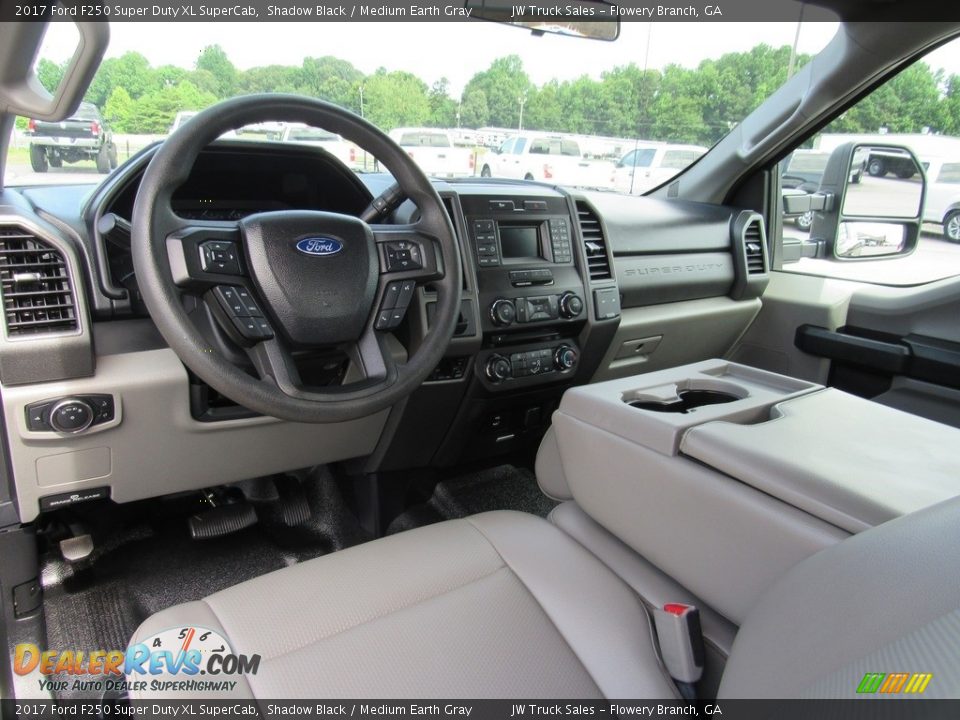 Front Seat of 2017 Ford F250 Super Duty XL SuperCab Photo #15