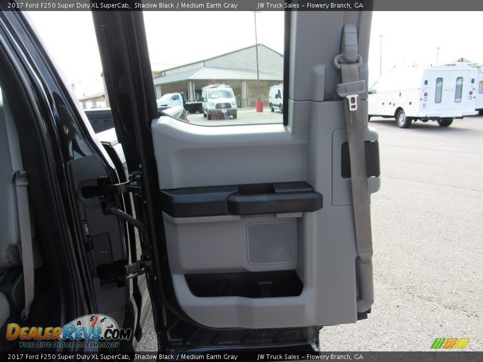 Door Panel of 2017 Ford F250 Super Duty XL SuperCab Photo #19