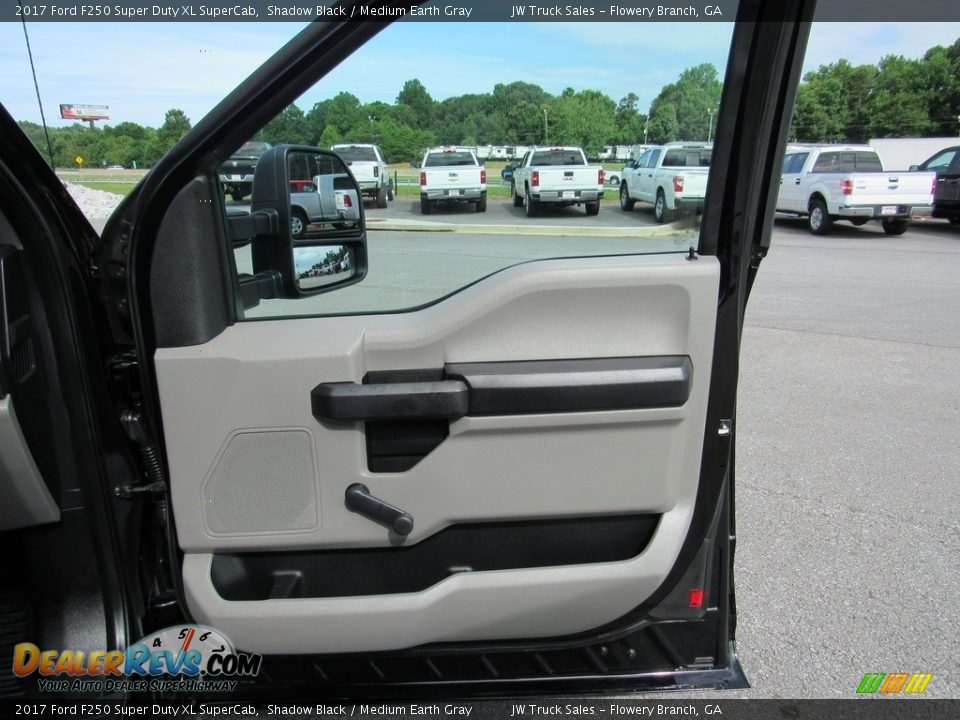 Door Panel of 2017 Ford F250 Super Duty XL SuperCab Photo #32