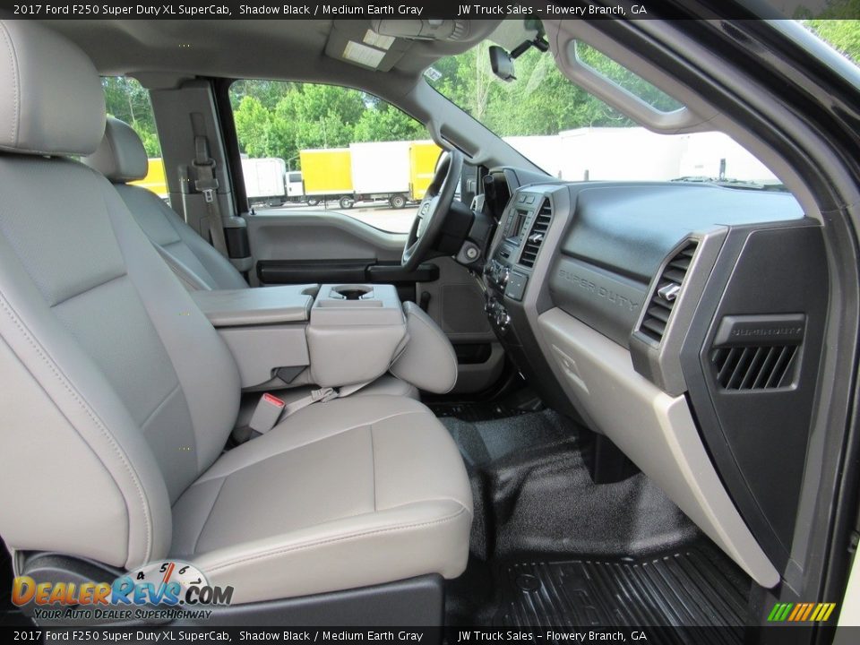 Front Seat of 2017 Ford F250 Super Duty XL SuperCab Photo #34