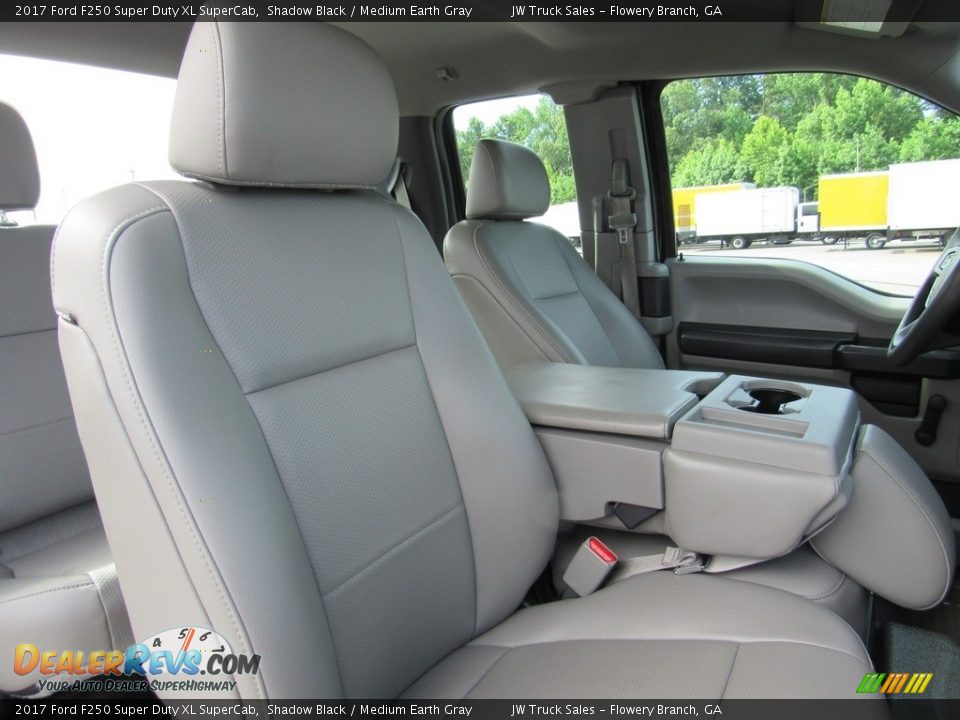 Front Seat of 2017 Ford F250 Super Duty XL SuperCab Photo #35