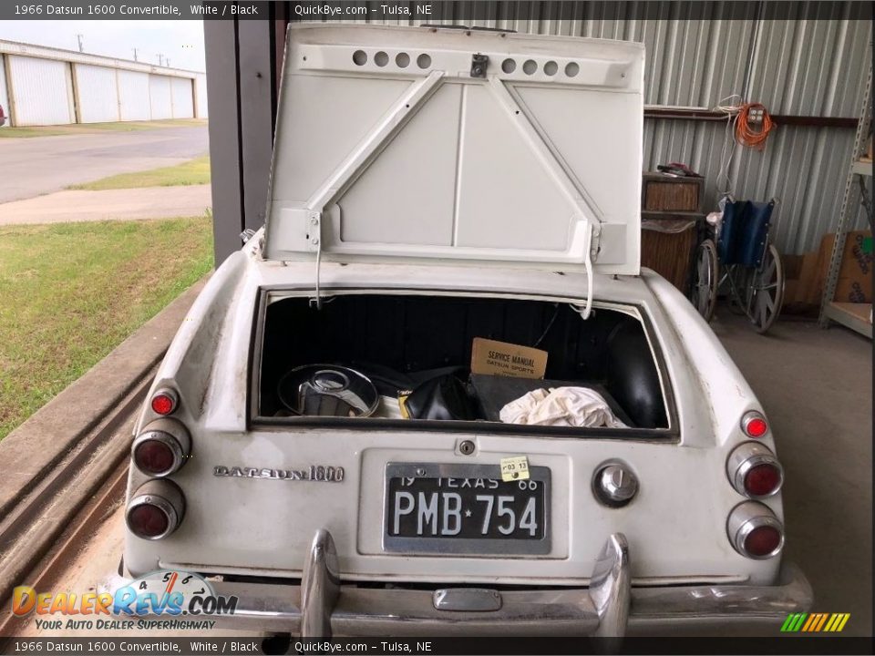 1966 Datsun 1600 Convertible White / Black Photo #5