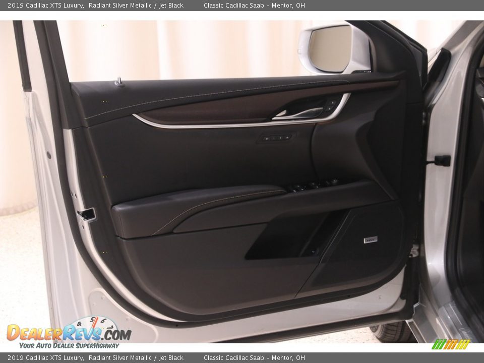 2019 Cadillac XTS Luxury Radiant Silver Metallic / Jet Black Photo #4