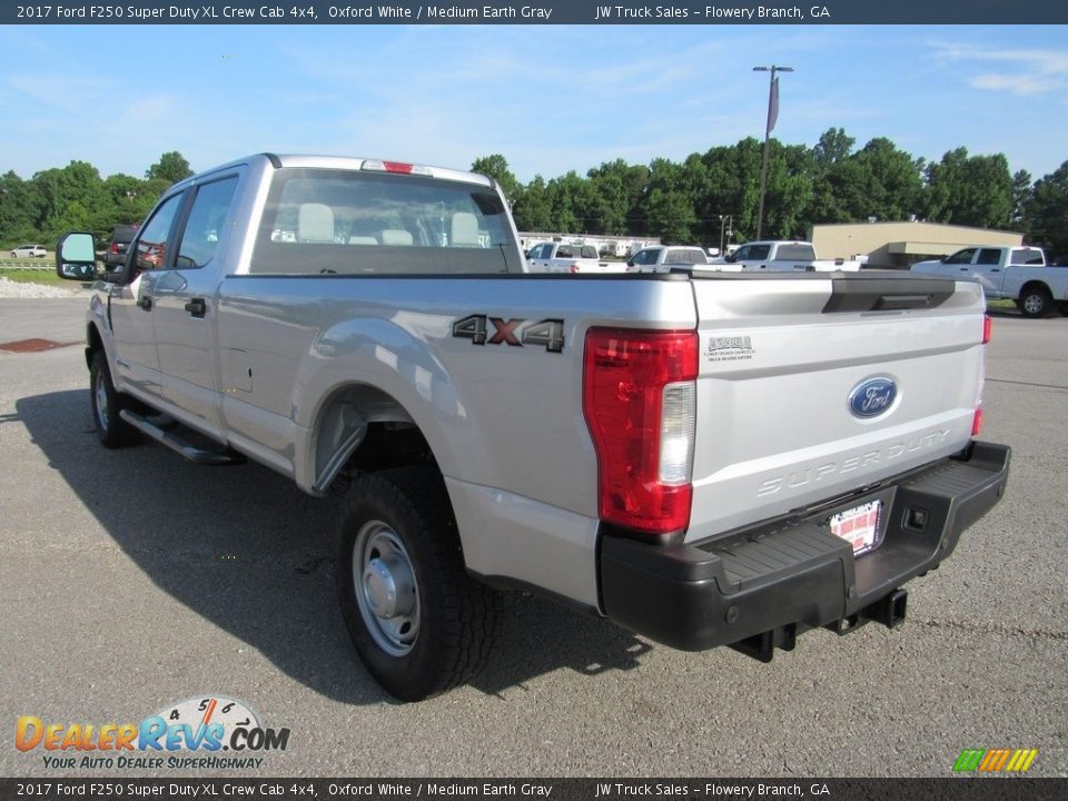 2017 Ford F250 Super Duty XL Crew Cab 4x4 Oxford White / Medium Earth Gray Photo #3