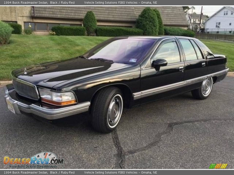 Front 3/4 View of 1994 Buick Roadmaster Sedan Photo #1