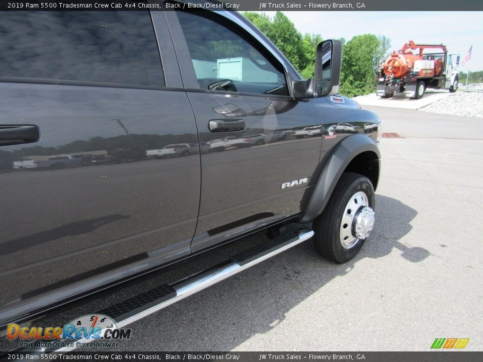 2019 Ram 5500 Tradesman Crew Cab 4x4 Chassis Black / Black/Diesel Gray Photo #16