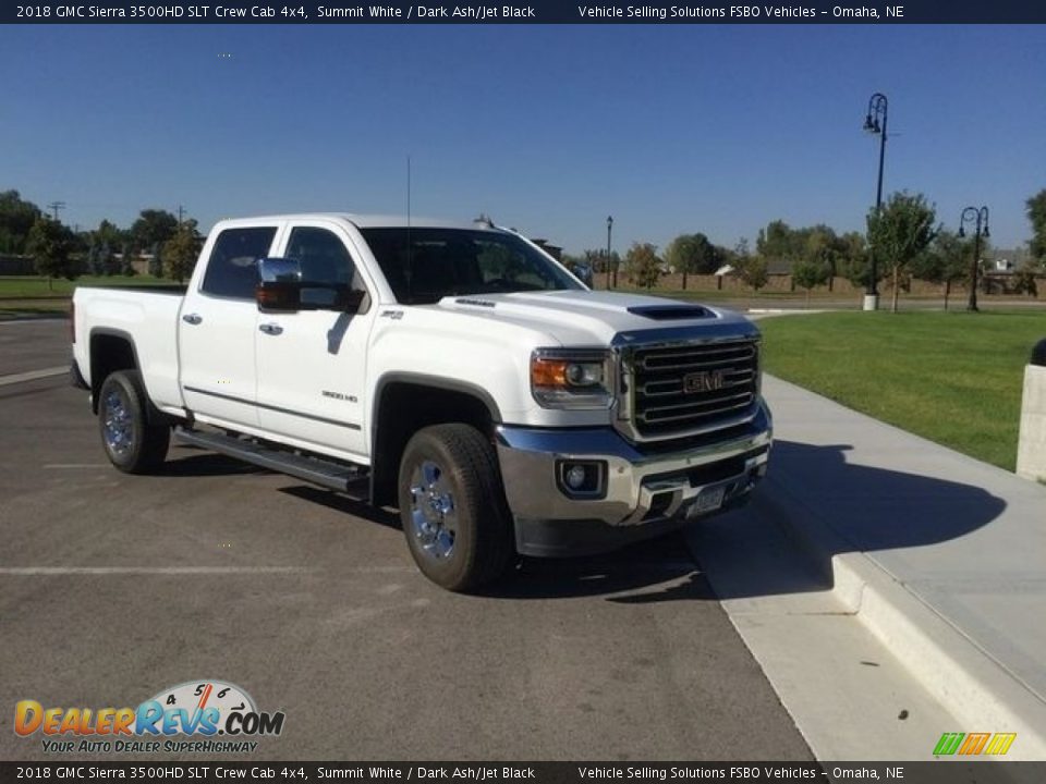 Front 3/4 View of 2018 GMC Sierra 3500HD SLT Crew Cab 4x4 Photo #8