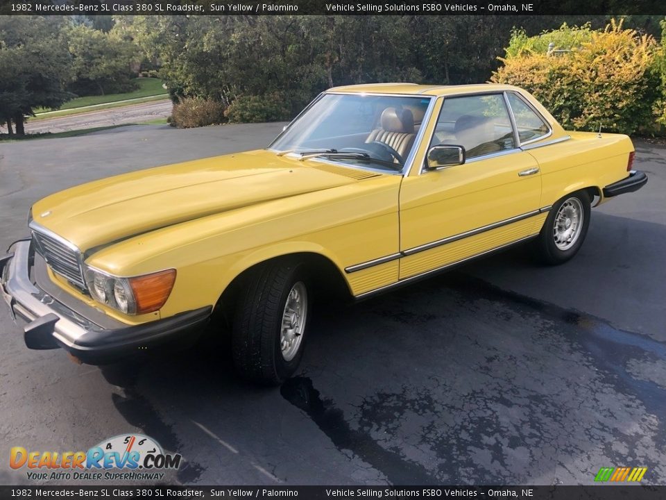 Front 3/4 View of 1982 Mercedes-Benz SL Class 380 SL Roadster Photo #3