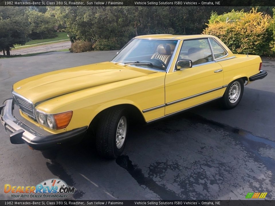 Front 3/4 View of 1982 Mercedes-Benz SL Class 380 SL Roadster Photo #3