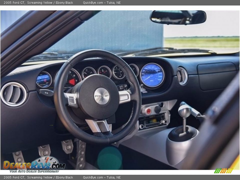 Dashboard of 2005 Ford GT  Photo #16