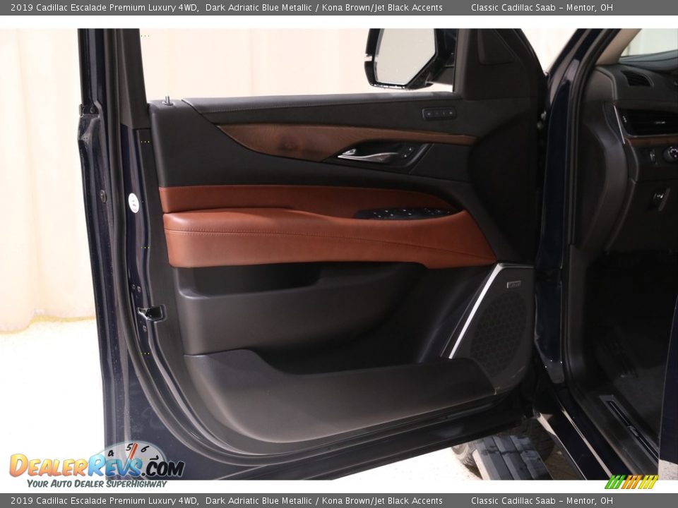 Door Panel of 2019 Cadillac Escalade Premium Luxury 4WD Photo #4