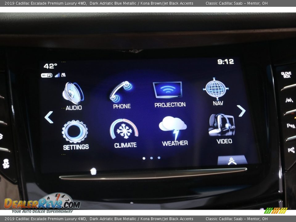 Controls of 2019 Cadillac Escalade Premium Luxury 4WD Photo #10