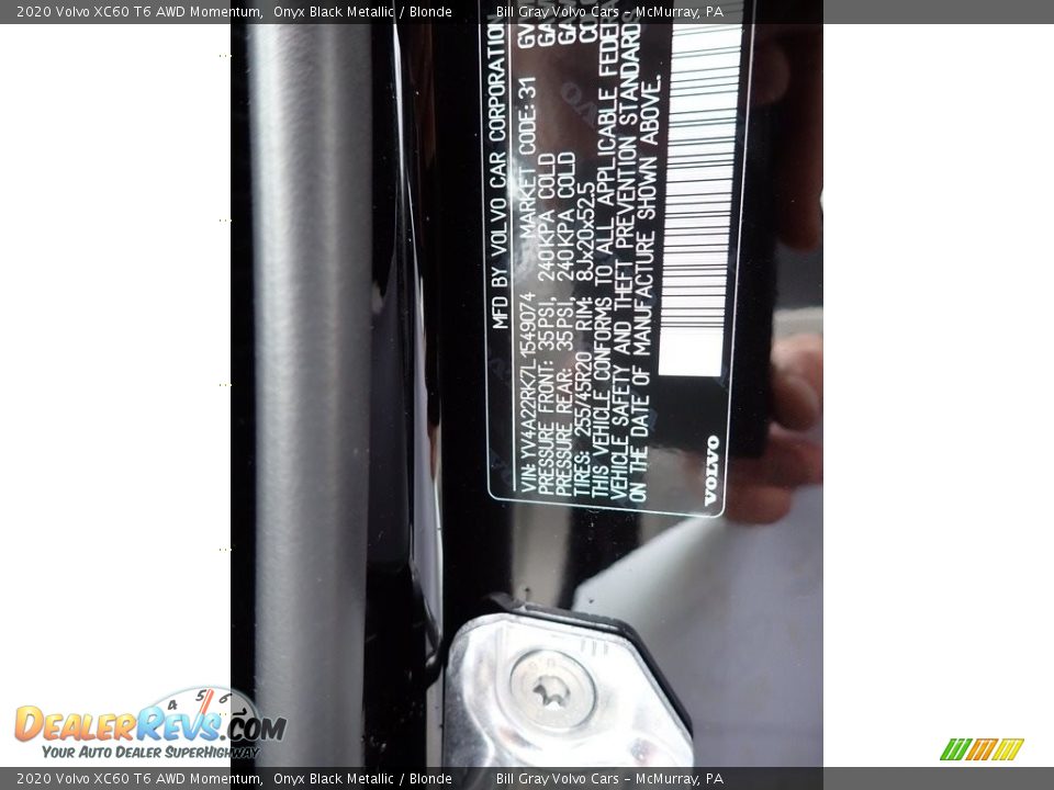 2020 Volvo XC60 T6 AWD Momentum Onyx Black Metallic / Blonde Photo #11