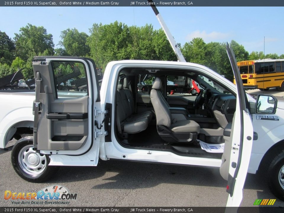 2015 Ford F150 XL SuperCab Oxford White / Medium Earth Gray Photo #25