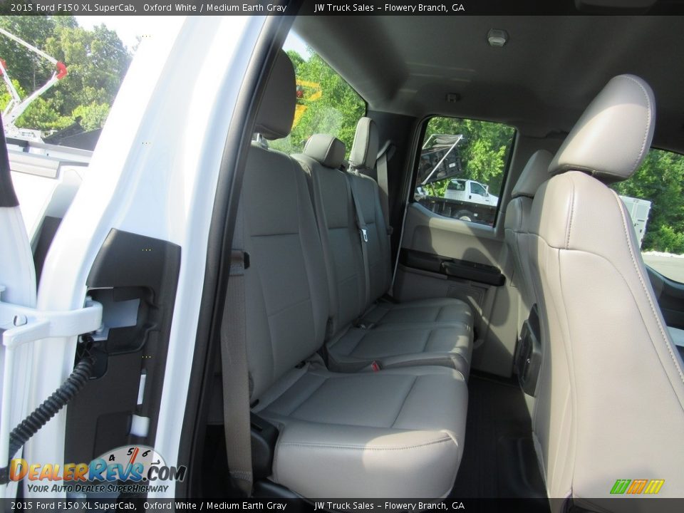 2015 Ford F150 XL SuperCab Oxford White / Medium Earth Gray Photo #26