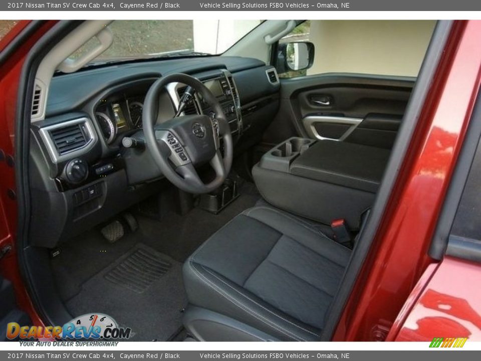 2017 Nissan Titan SV Crew Cab 4x4 Cayenne Red / Black Photo #2