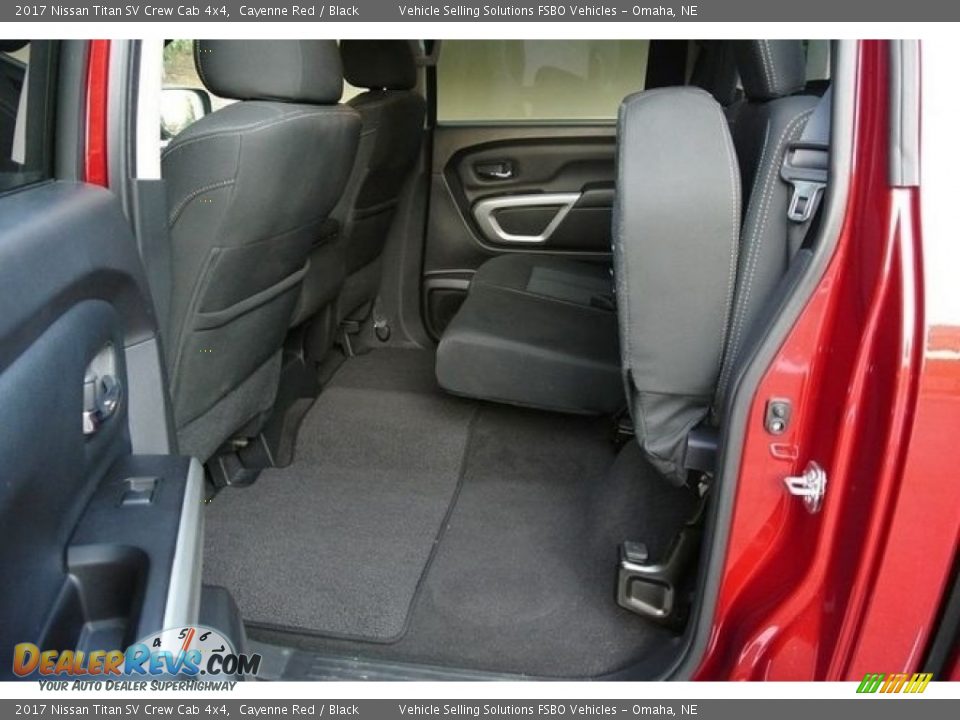 2017 Nissan Titan SV Crew Cab 4x4 Cayenne Red / Black Photo #4
